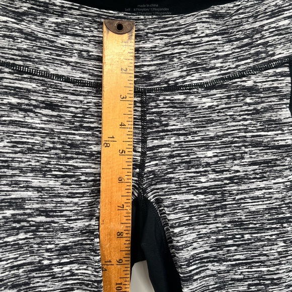 Cabi Heathered Black Gray Cropped Capri Athletic Leggings Size S - Picture 4 of 8
